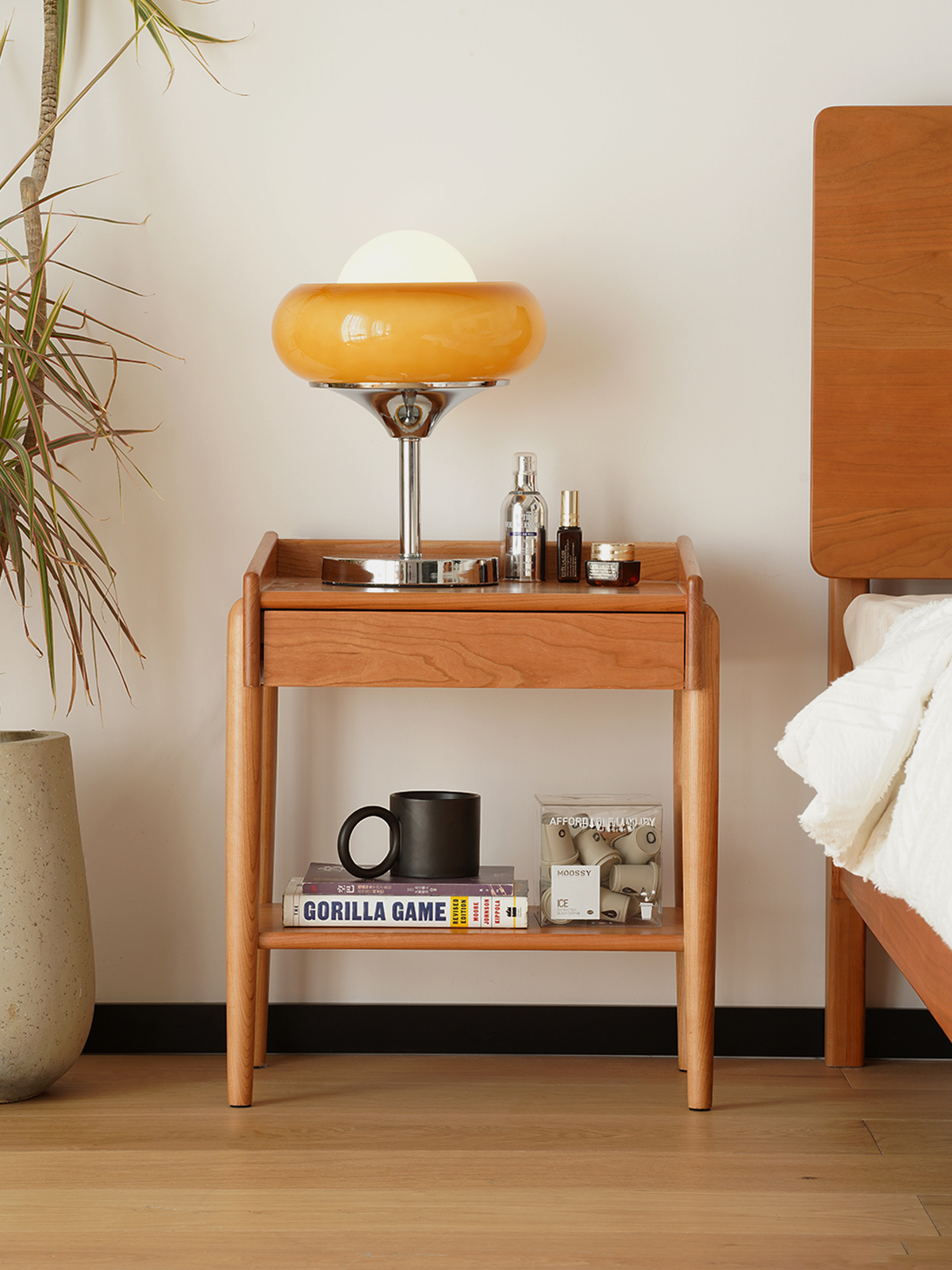 Woody Prime Cherry 引き出し付きナイトテーブル | ベッド周りが