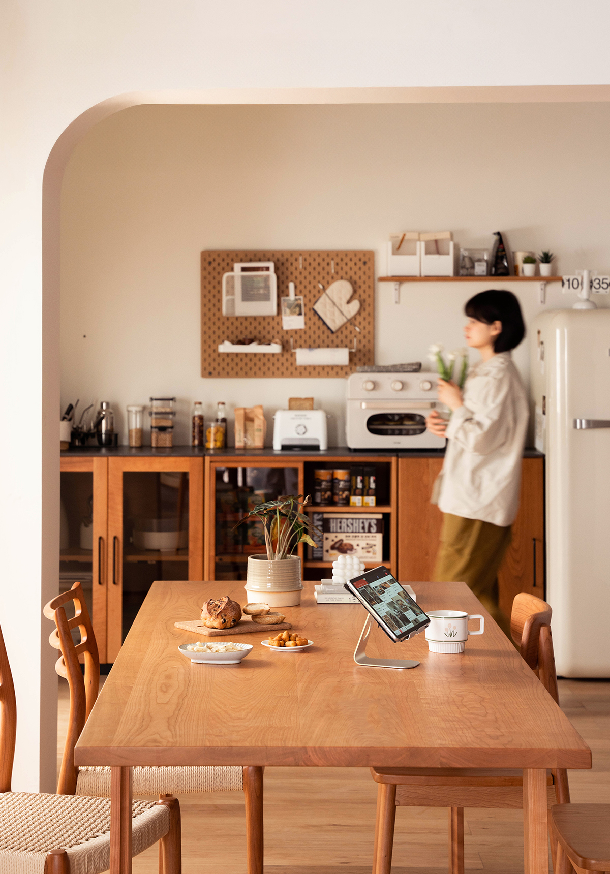 チェリーウッドロングダイニングテーブル | 来客時にも活躍する