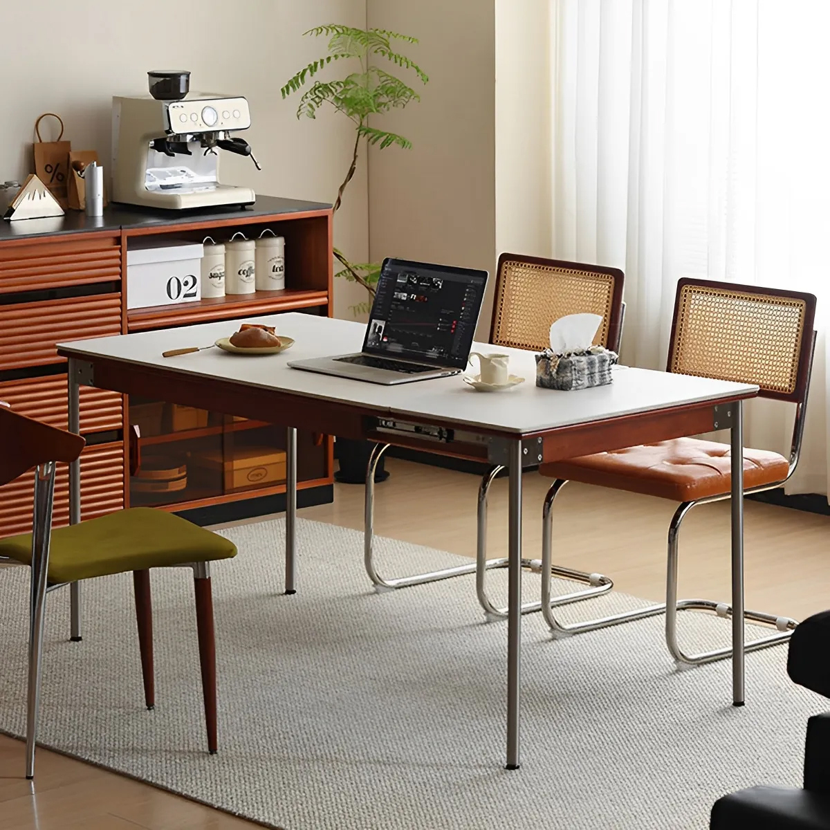 ツゲ材 伸縮式スレートダイニングテーブル | ヴィンテージ感を漂わせる