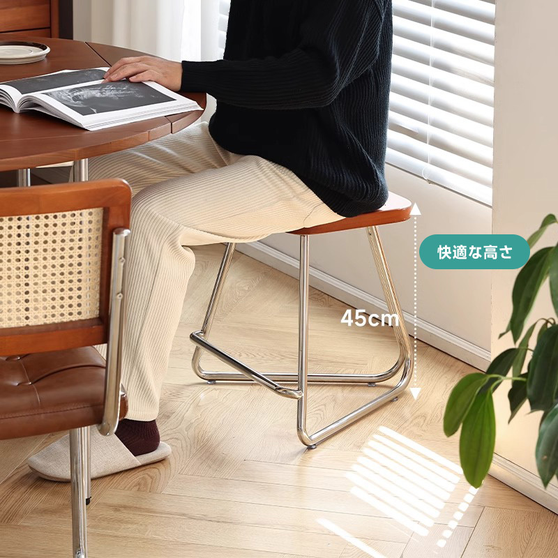 海さま、オーダーメイドページ 天然材を使用した古材風　シンプルなスツール ツゲ材 異素材三角スツール | シャープな輪郭に頼れる強さを宿した