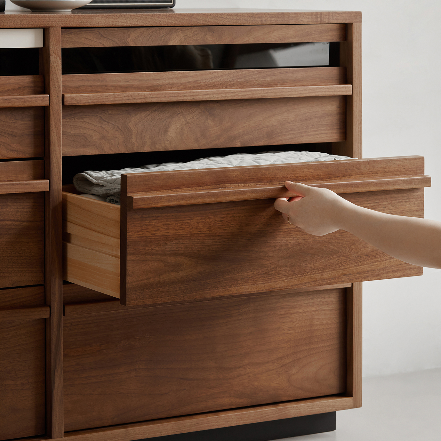 Woody Prime Walnut ウォールナット材 木製キャビネット三段六杯