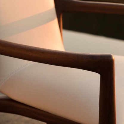 レザーリラックスチェア