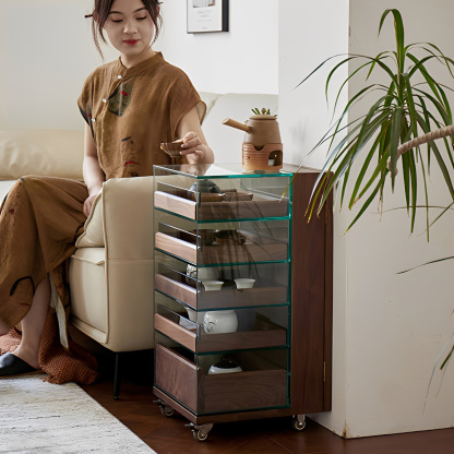 ガラス扉付き収納キャビネット　木製グリーン 天然木ガラスキャビネット | コンパクトながら収納力も魅力の一台 – CAGUUU