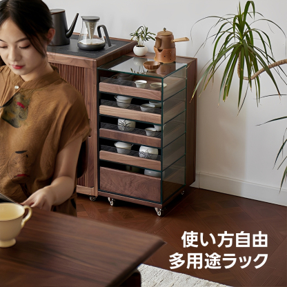 天然木ガラスキャビネット | コンパクトながら収納力も魅力の一台 – CAGUUU
