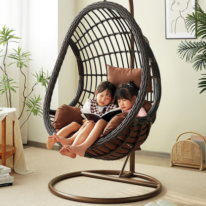 くつろぎの吊りカゴチェア