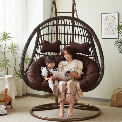 くつろぎの吊りカゴチェア