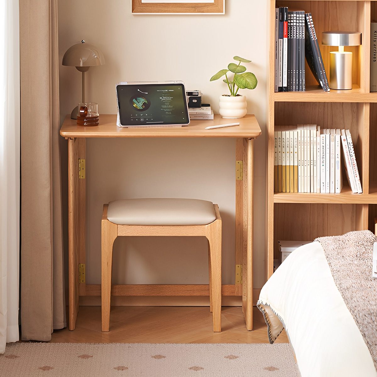 折りたたみできるスリムデスク