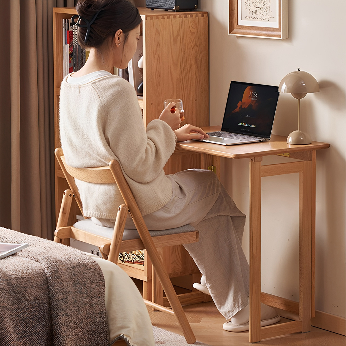 折りたたみできるスリムデスク