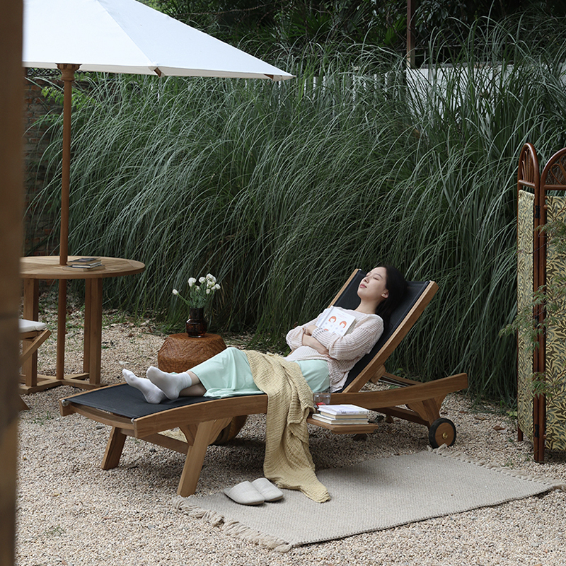 キャスター付き屋外用リクライニングチェア