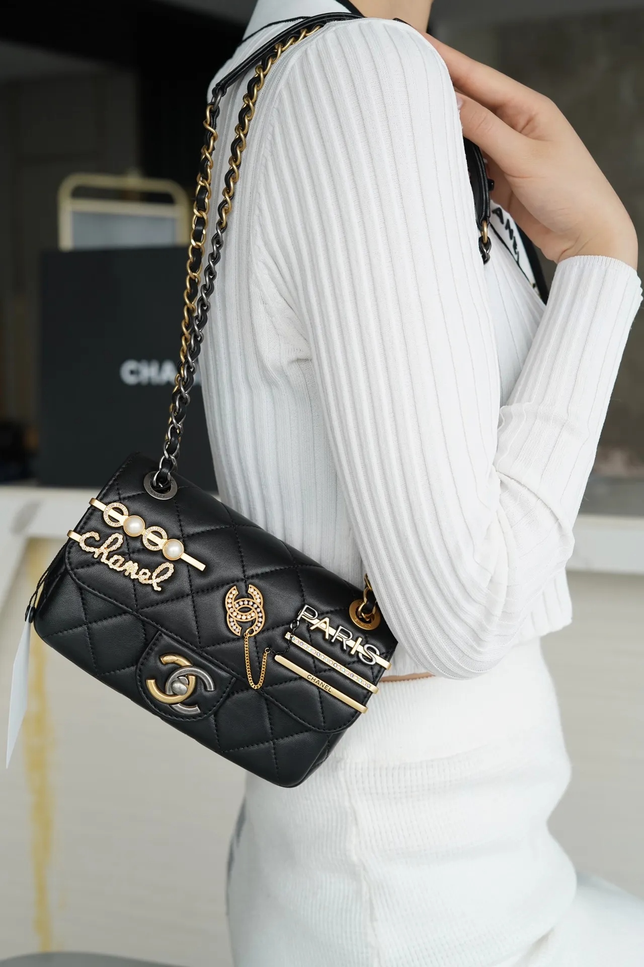 【入手困難】25ans雑誌掲載！中条あやみ愛用Chanel Pearls Charms Mini Flap Bag AS2978