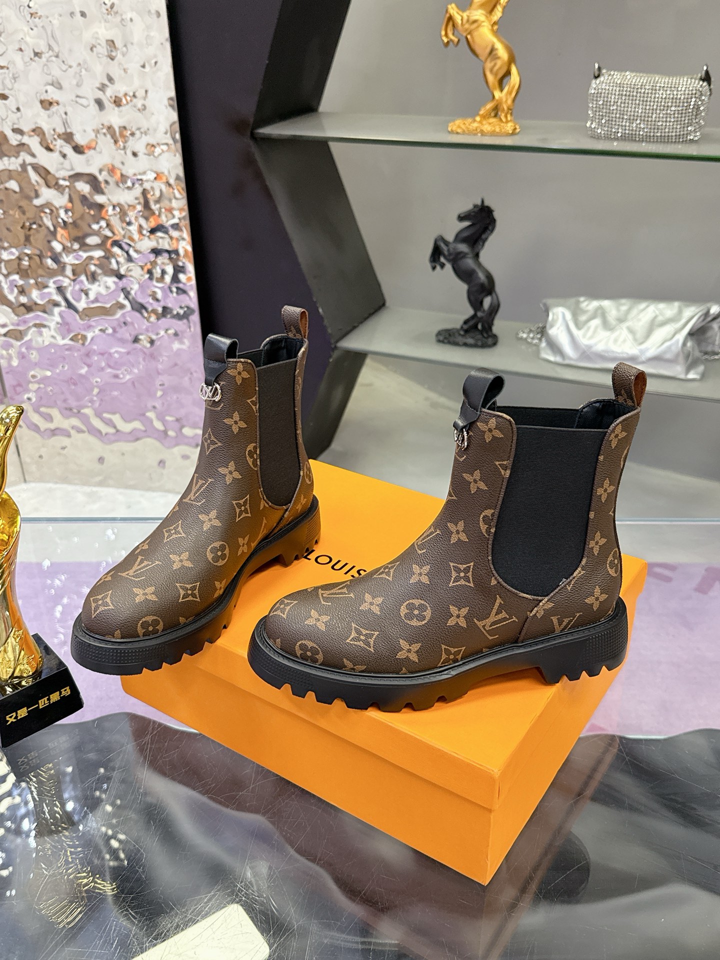 ルイ ヴィトン ( Louis Vuitton) 2025 レディース 靴  レザー