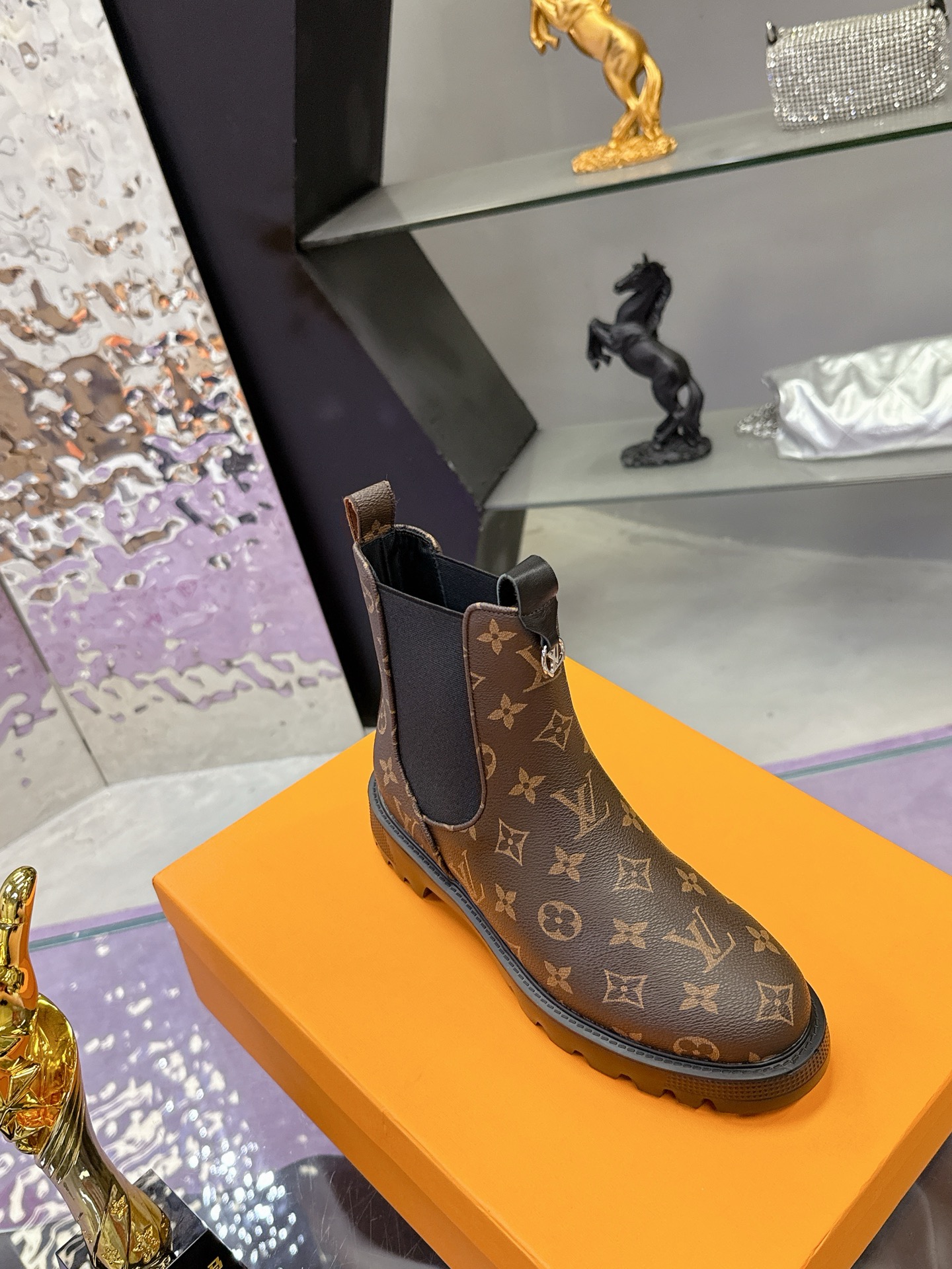 ルイ ヴィトン ( Louis Vuitton) 2025 レディース 靴  レザー