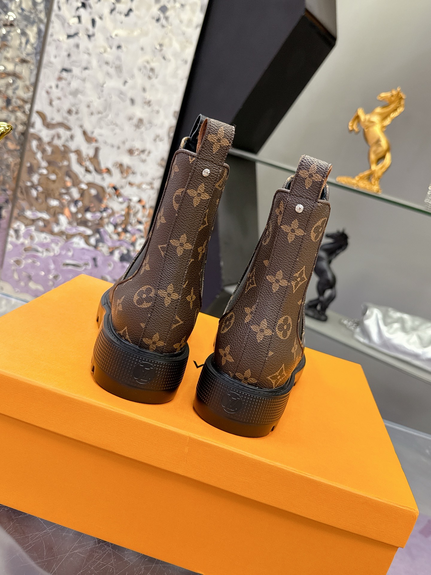 ルイ ヴィトン ( Louis Vuitton) 2025 レディース 靴  レザー