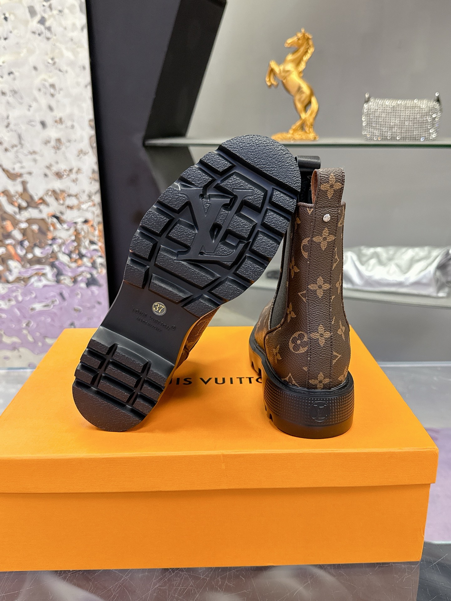 ルイ ヴィトン ( Louis Vuitton) 2025 レディース 靴  レザー