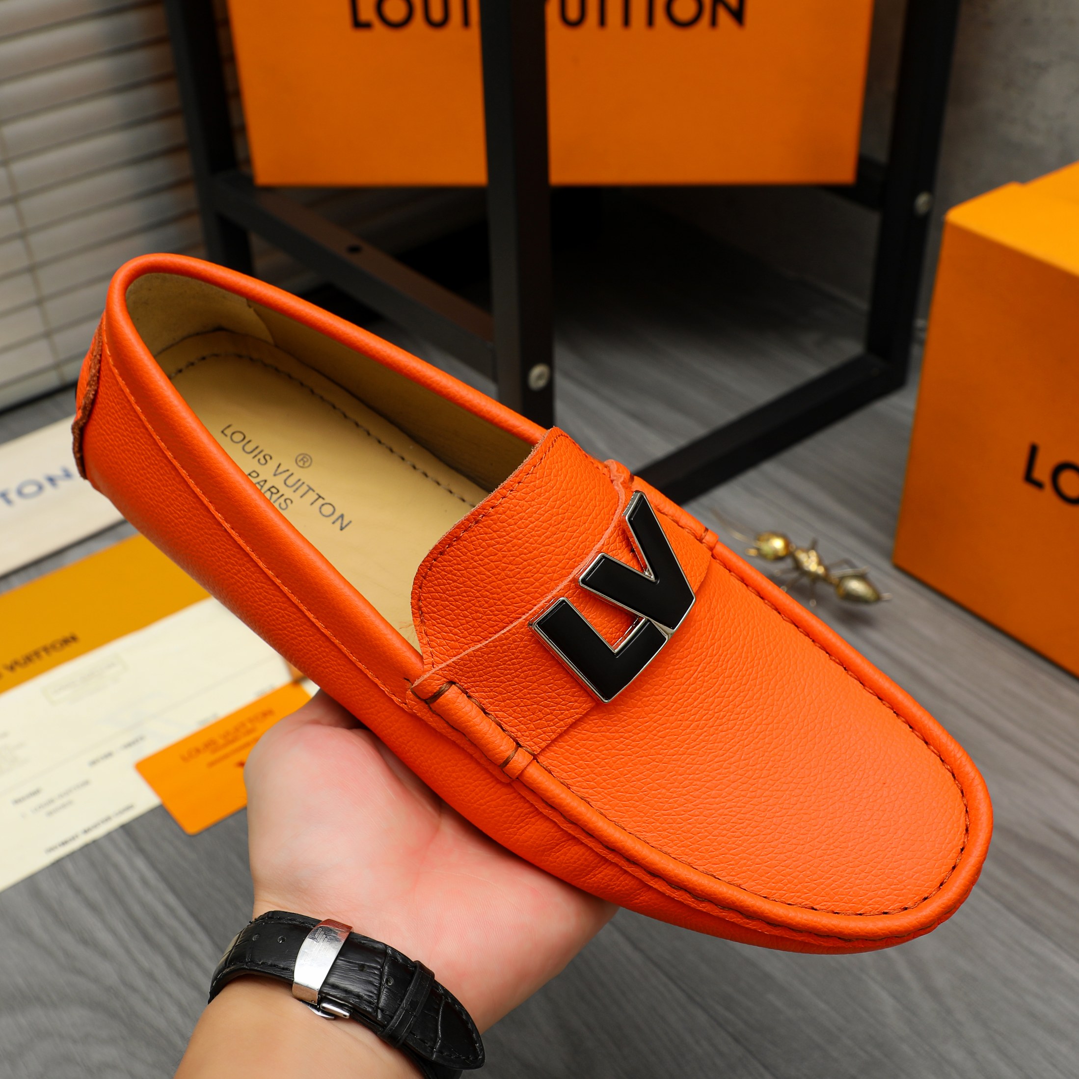 ルイ ヴィトン ( Louis Vuitton) おしゃれ 革靴  ピンク メンズ