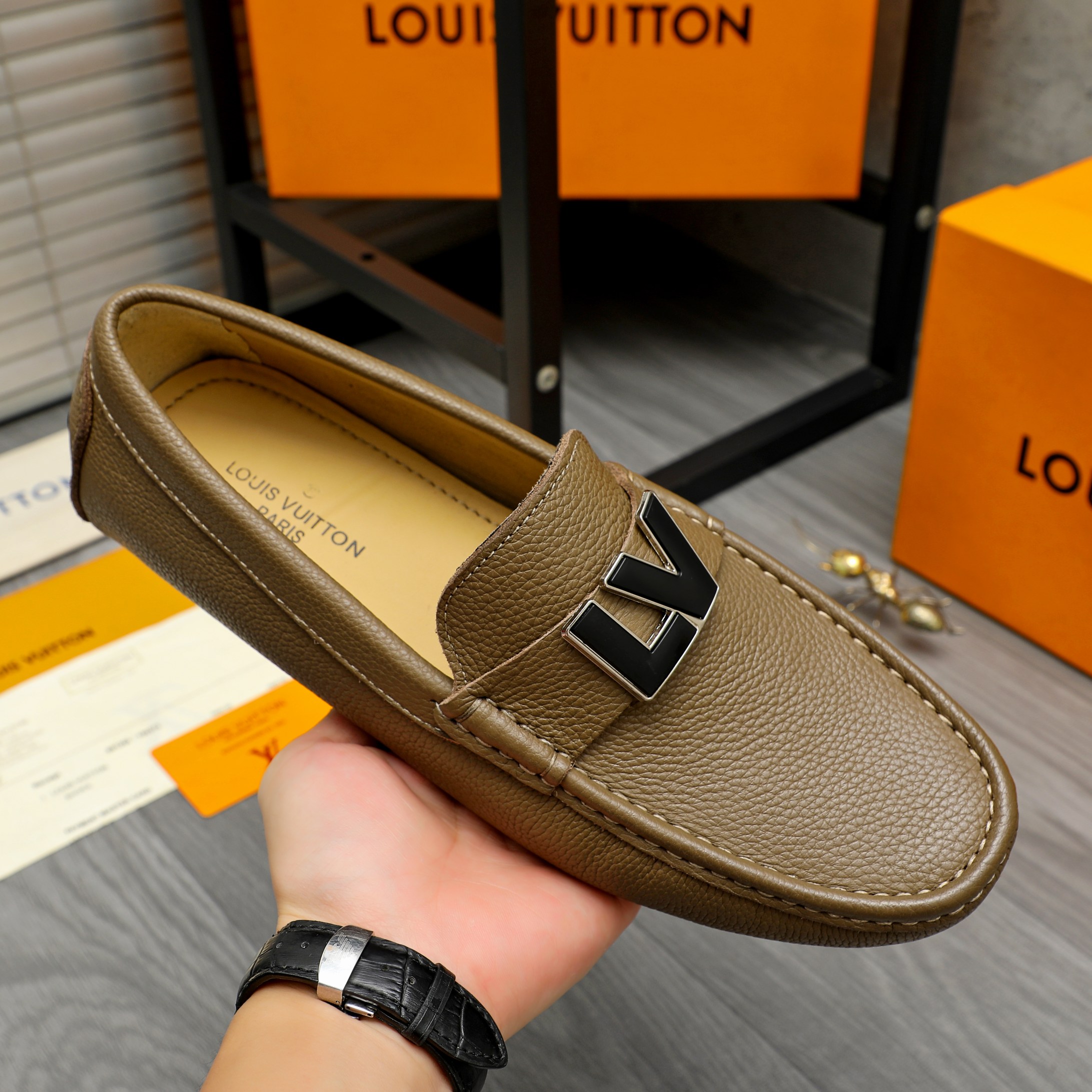 ルイ ヴィトン ( Louis Vuitton) おしゃれ 革靴  ブラウン メンズ