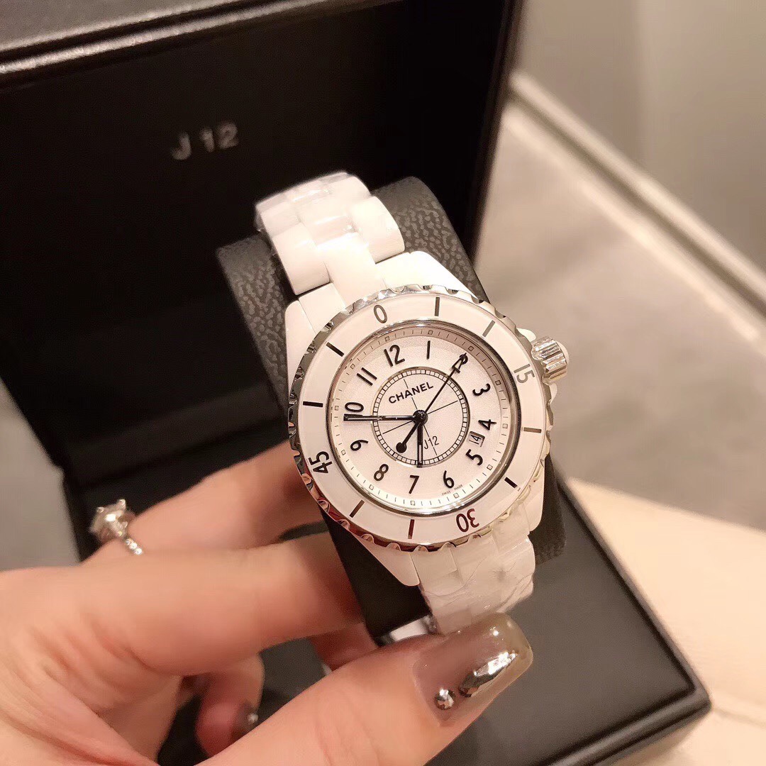 シャネル(Chanel) セラミック J12 時計  白 33mm