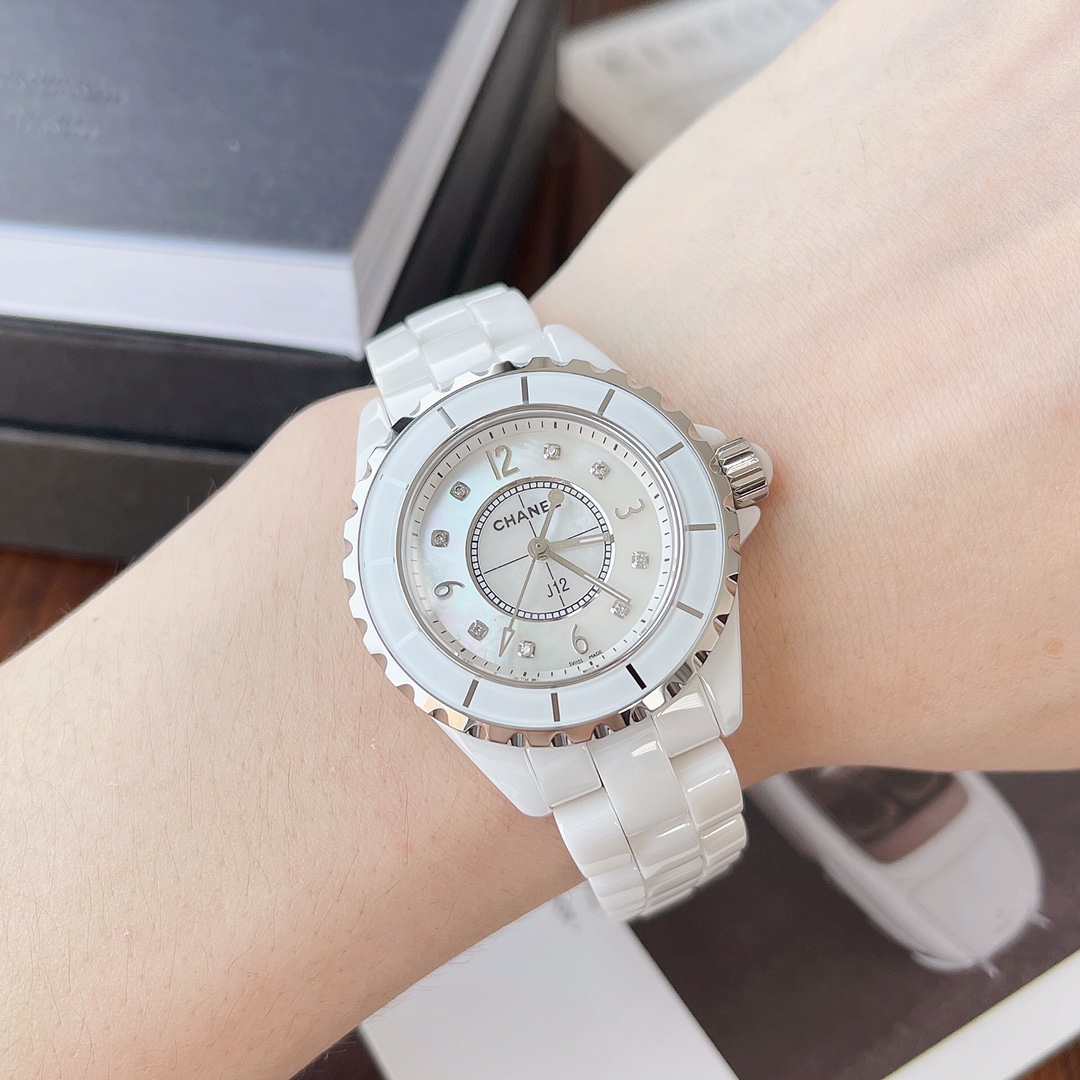 シャネル(Chanel) セラミック J12 時計  白 33mm