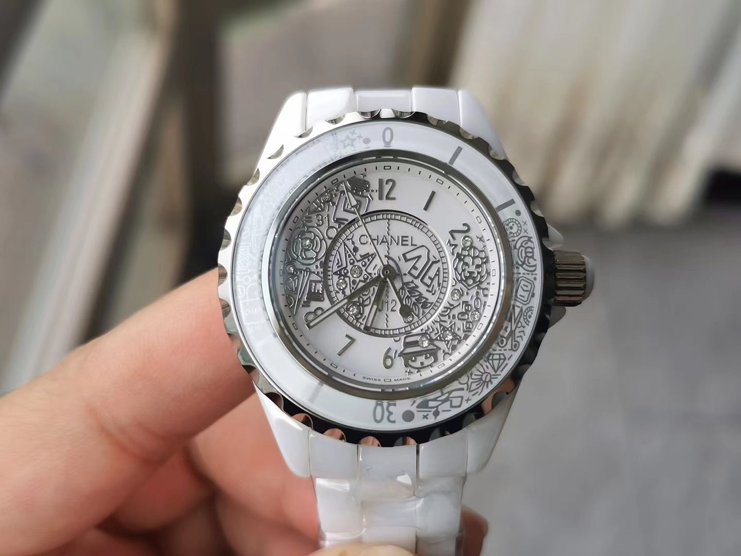 シャネル(Chanel) セラミック J12 時計  白 33mm