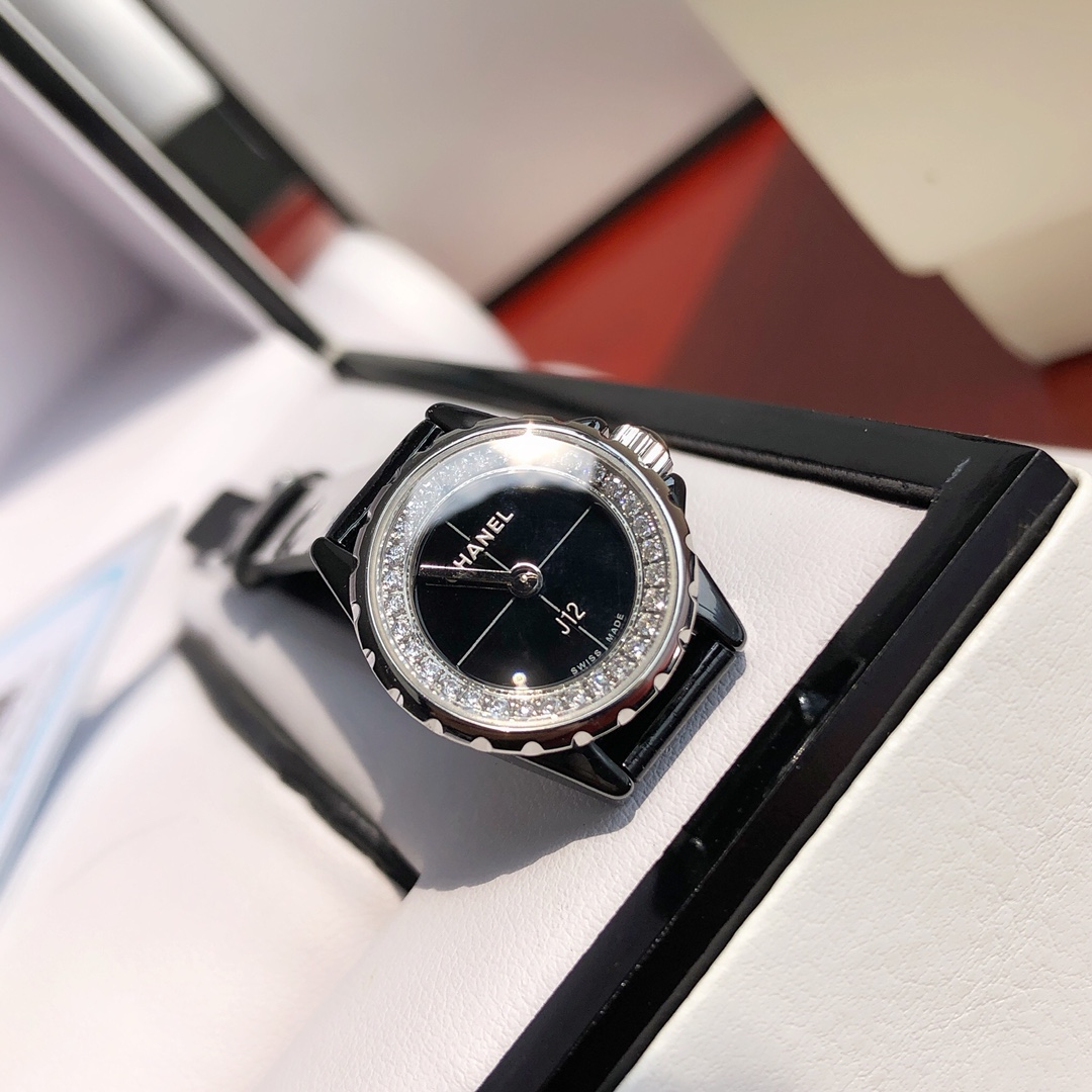 シャネル(Chanel)  レディース 時計 黒 19mm