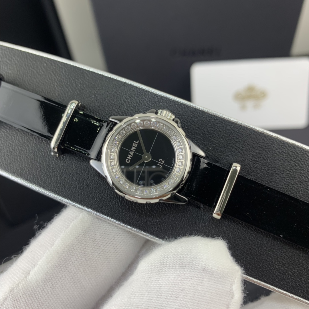 シャネル(Chanel)  レディース 時計 黒 19mm
