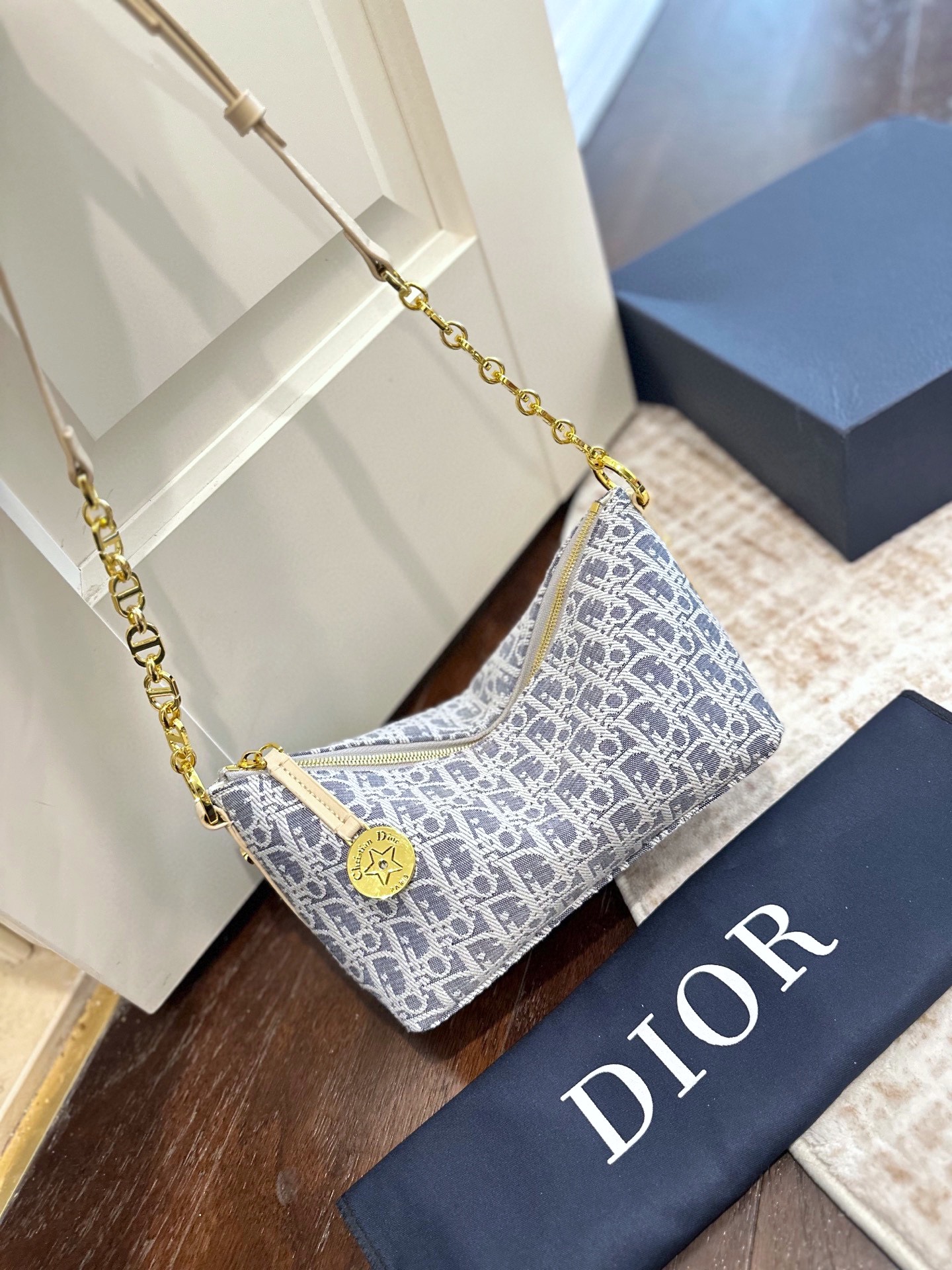 ディオール(Dior)  CD 新作 バッグ 23cm