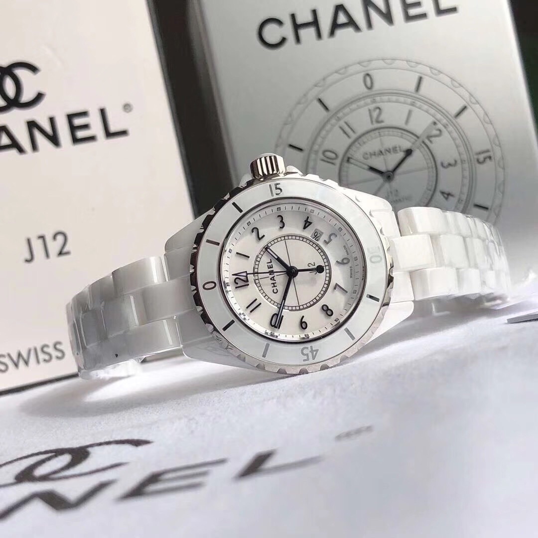 シャネル(Chanel) セラミック J12 時計  白 33mm