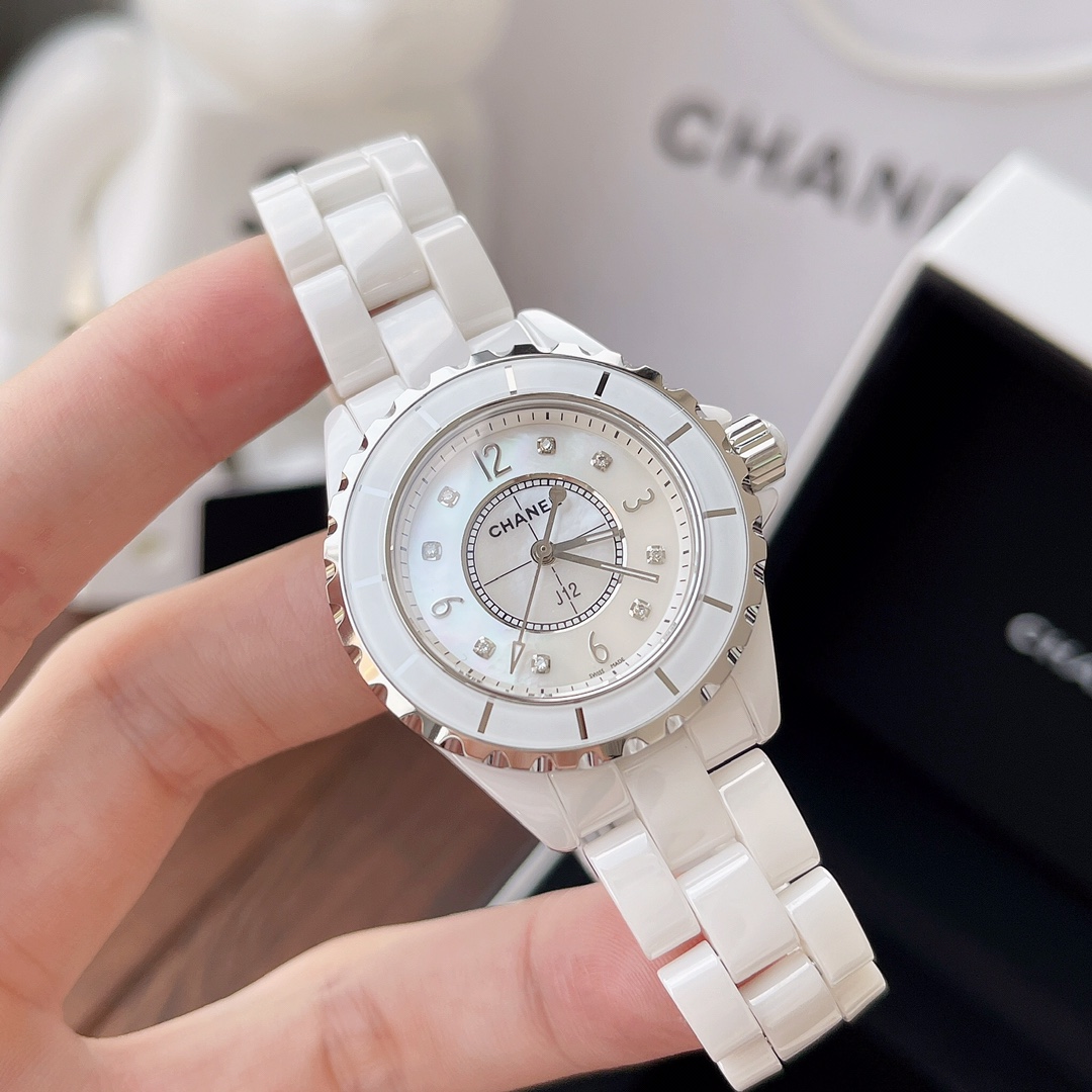 シャネル(Chanel) セラミック J12 時計  白 33mm