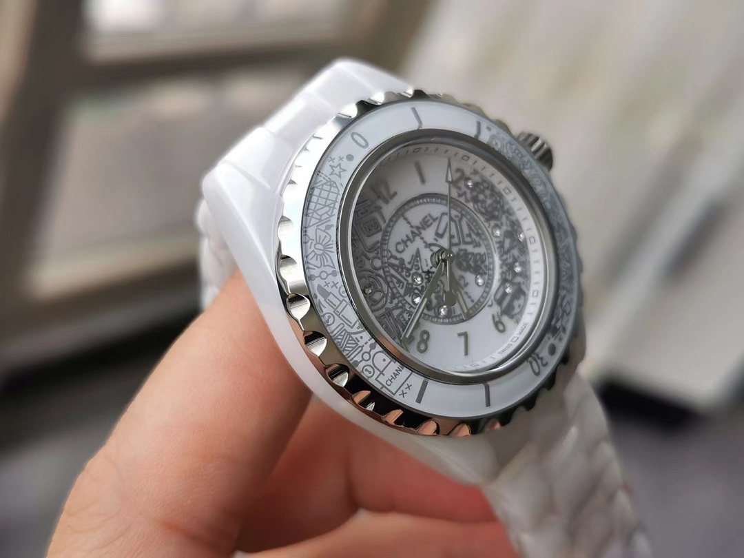 シャネル(Chanel) セラミック J12 時計  白 33mm