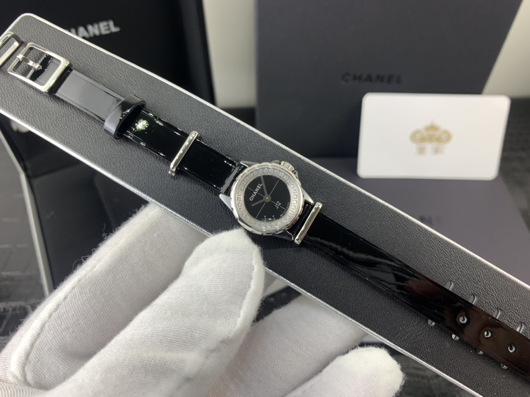 シャネル(Chanel)  レディース 時計 黒 19mm