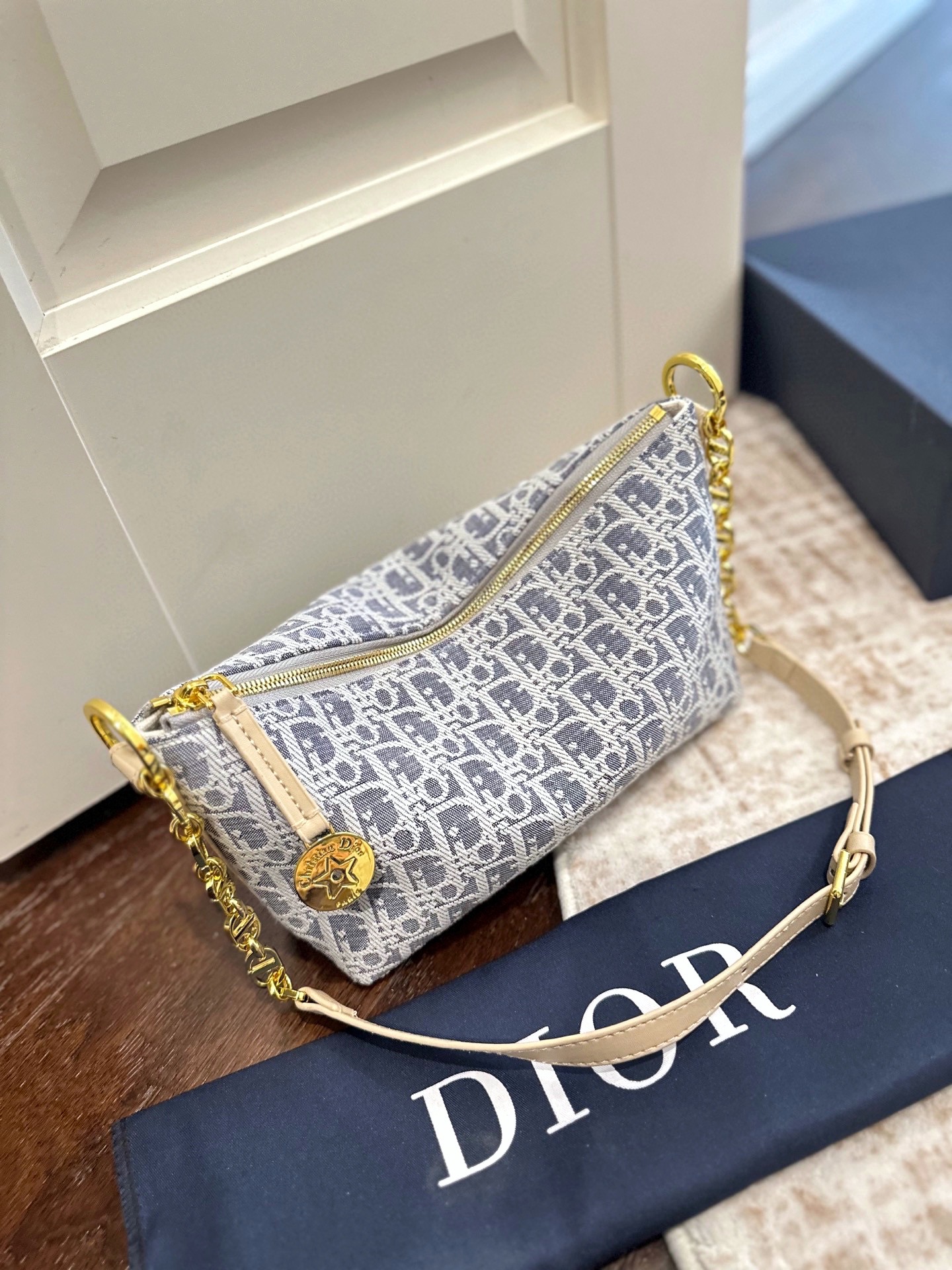 ディオール(Dior)  CD 新作 バッグ 23cm