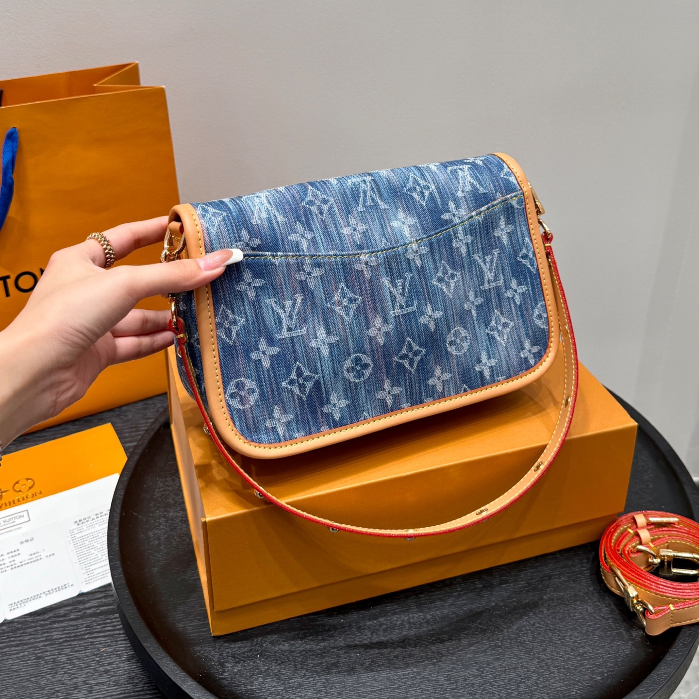 ルイ ヴィトン ( Louis Vuitton)デニム 肩掛け バッグ 26x15cm