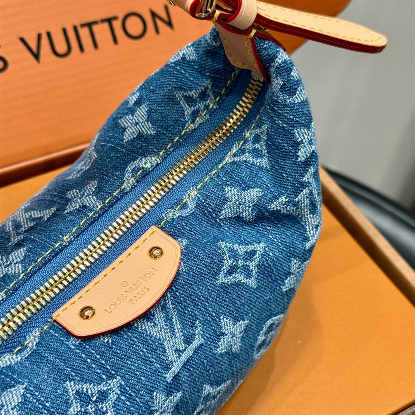 ルイ ヴィトン ( Louis Vuitton)デニム 小さめ 肩掛け バッグ 18cm