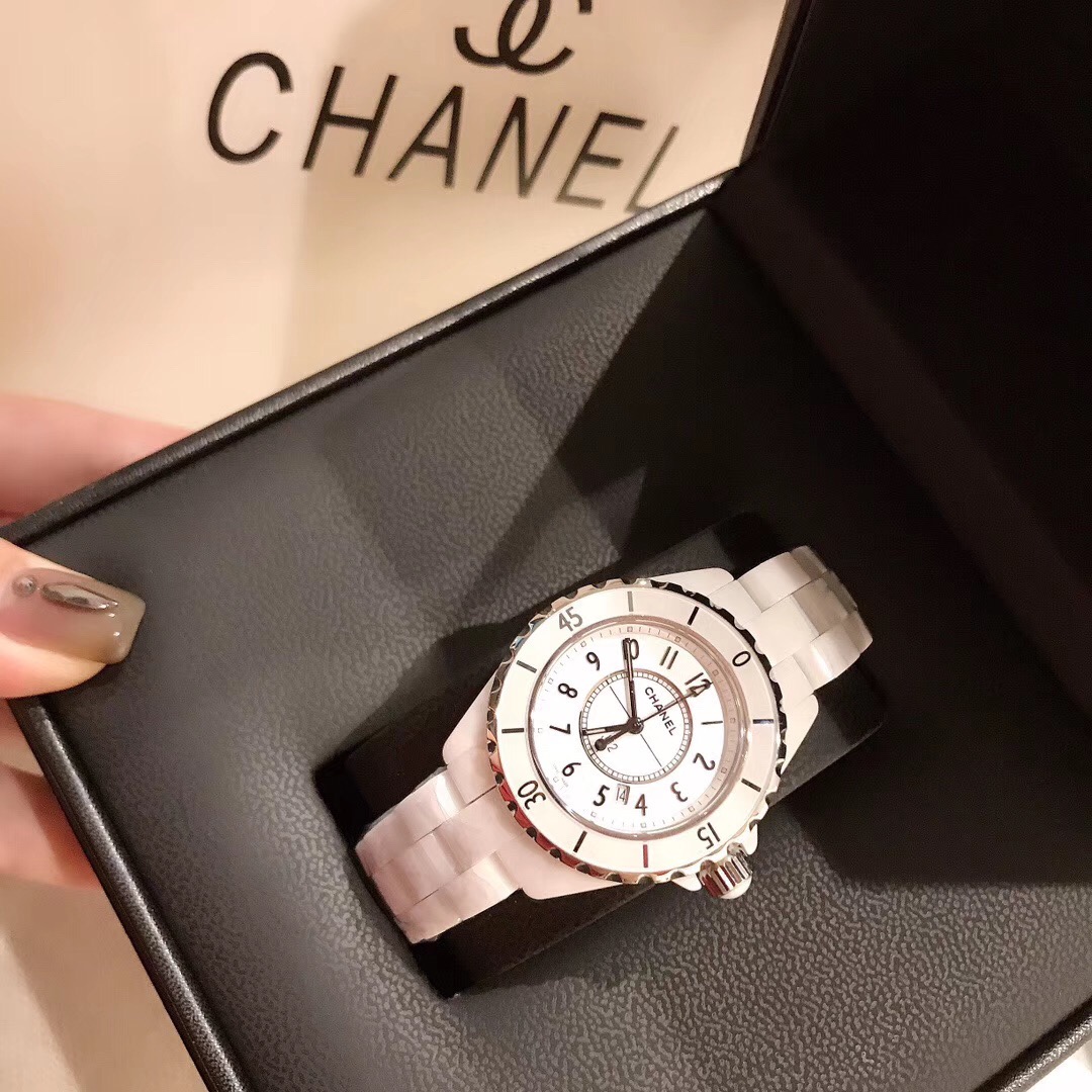 シャネル(Chanel) セラミック J12 時計  白 33mm