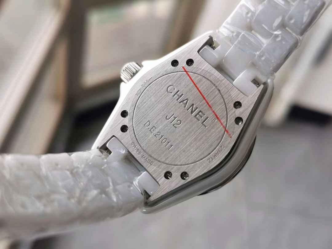シャネル(Chanel) セラミック J12 時計  白 33mm