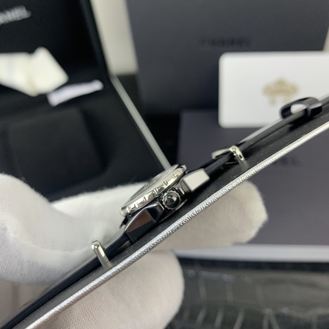 シャネル(Chanel)  レディース 時計 黒 19mm