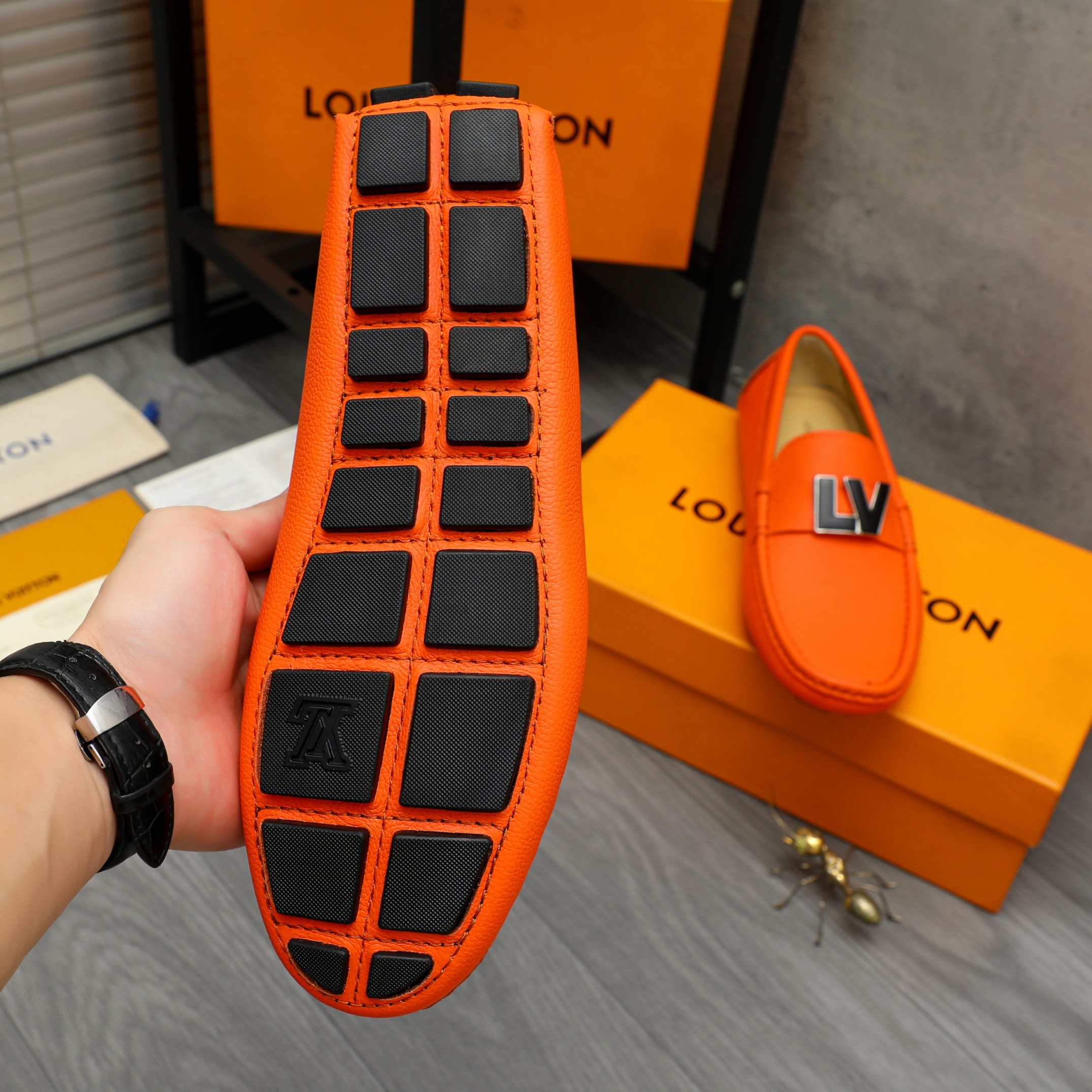 ルイ ヴィトン ( Louis Vuitton) おしゃれ 革靴  ピンク メンズ
