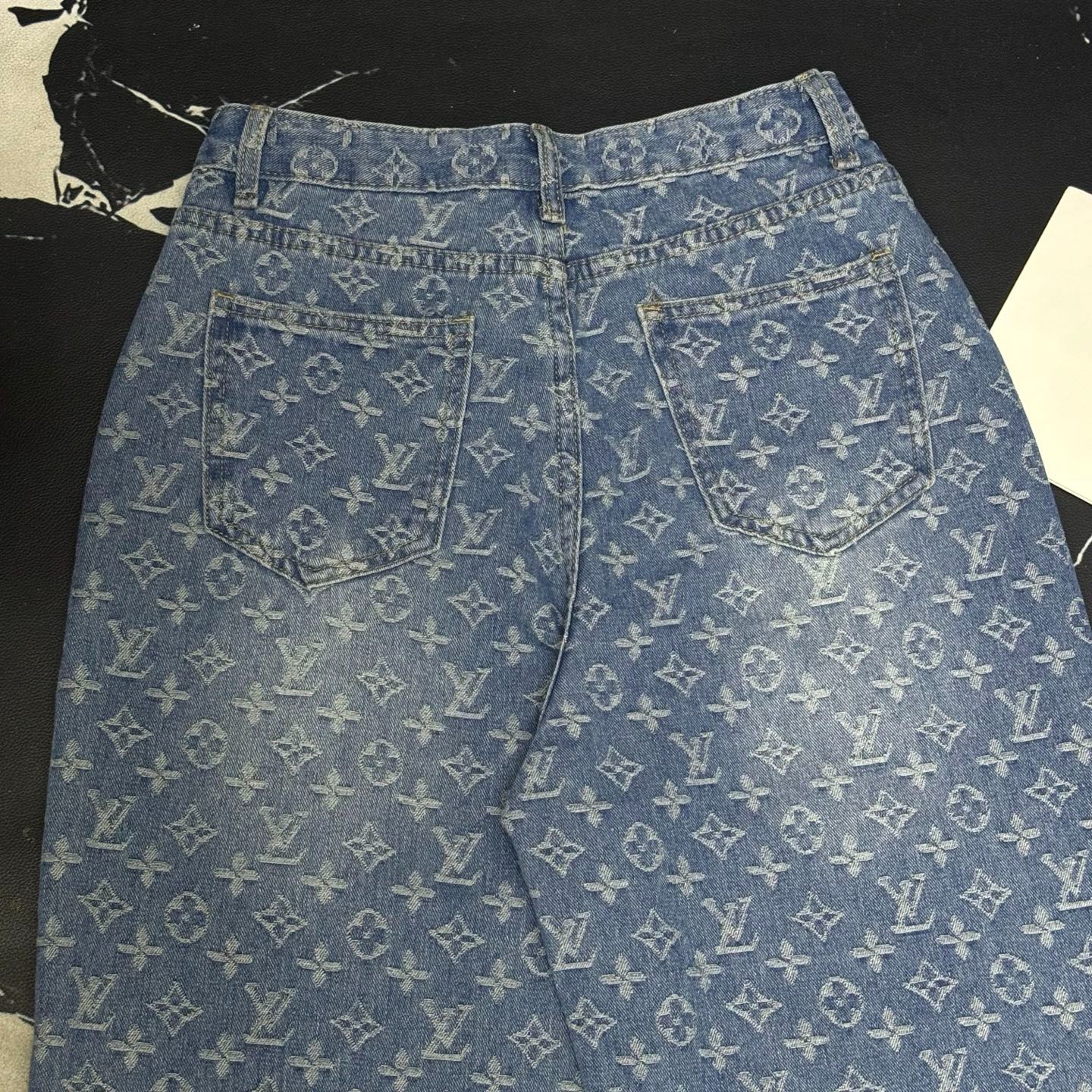 【2026SSのエレガンス】の新作 Louis Vuitton(ルイ・ヴィトン) ジーンズ