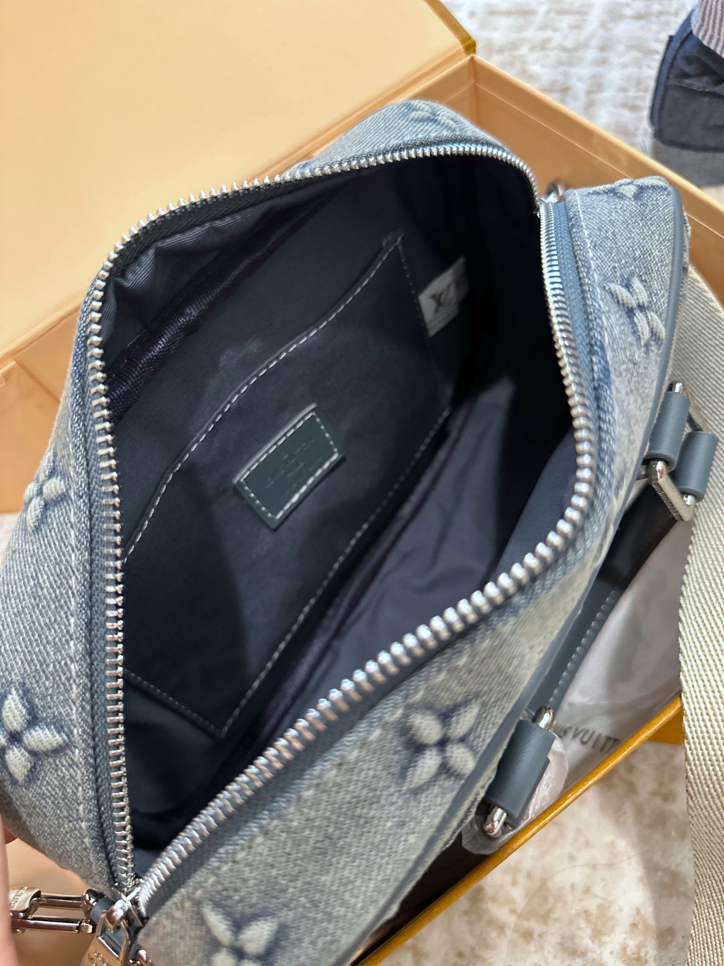 ルイ ヴィトン ( Louis Vuitton)デニム ショルダーバッグ 24cm