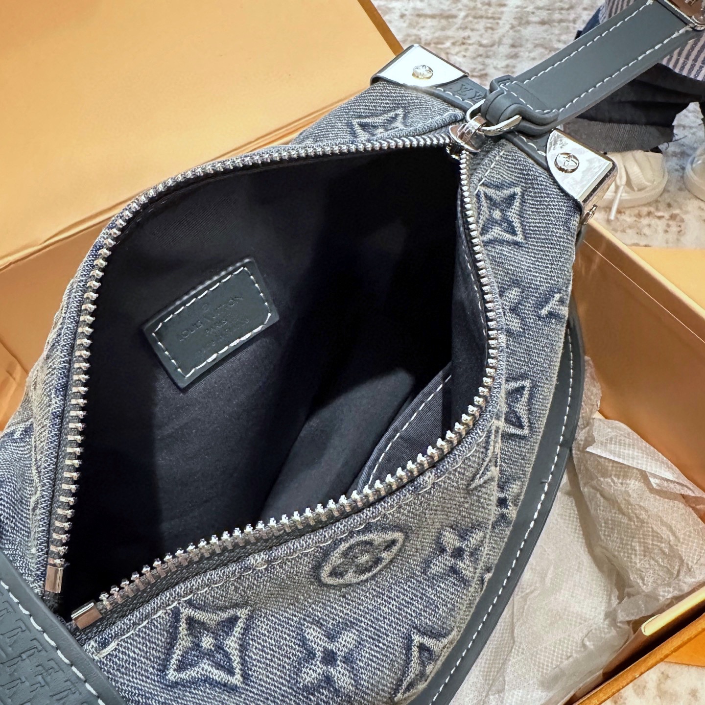 ルイ ヴィトン ( Louis Vuitton)デニム 肩掛け バッグ 24cm