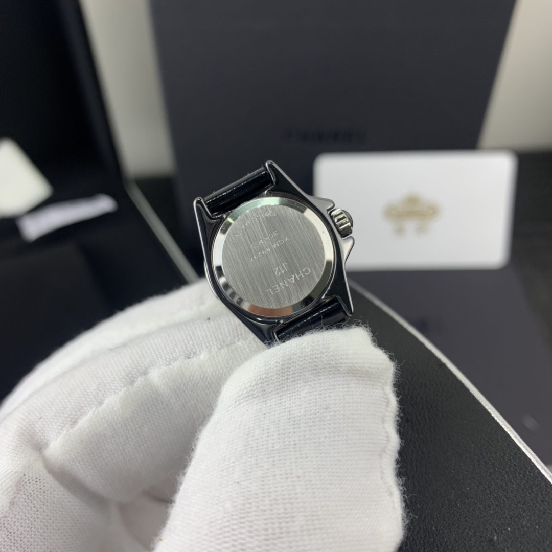 シャネル(Chanel)  レディース 時計 黒 19mm