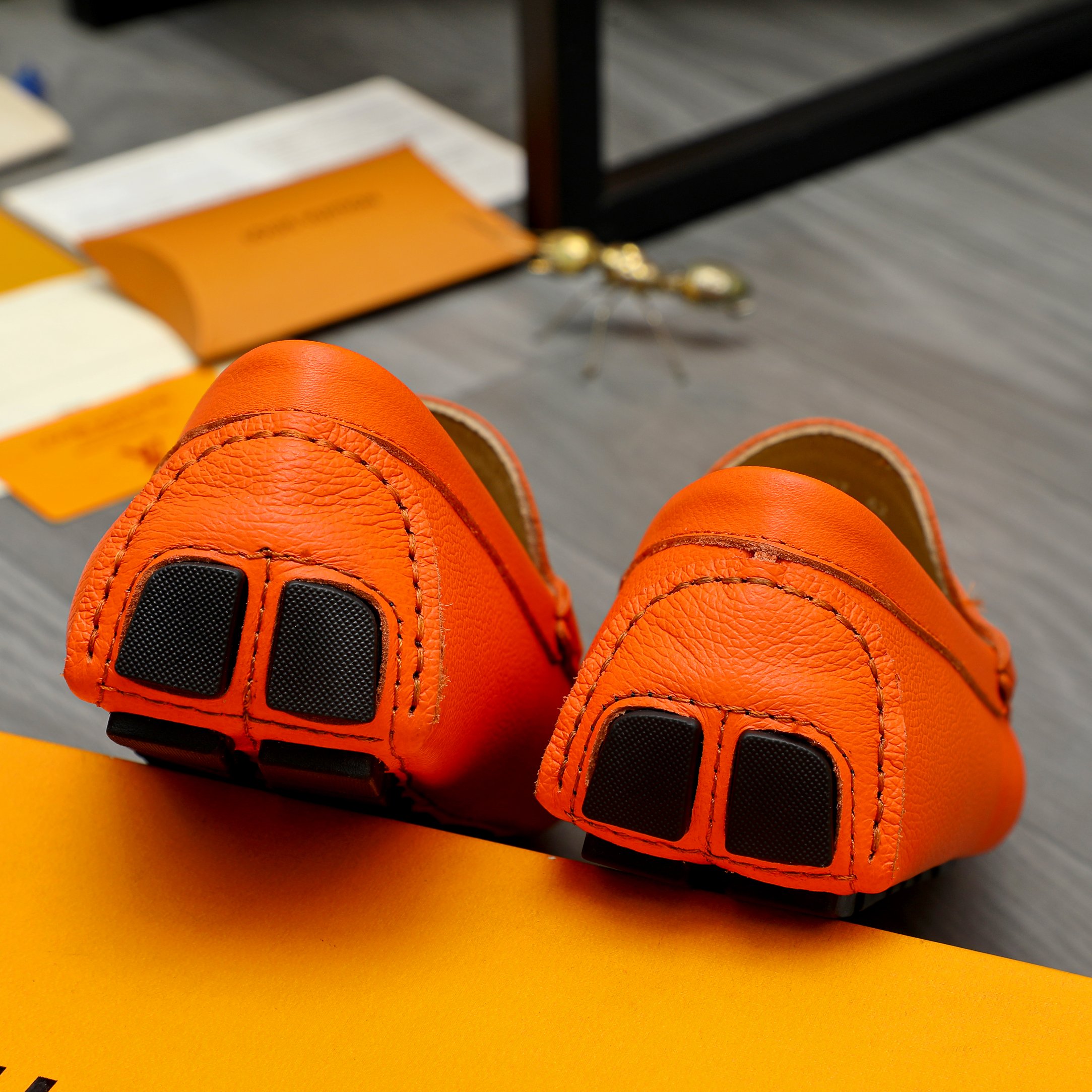 ルイ ヴィトン ( Louis Vuitton) おしゃれ 革靴  ピンク メンズ