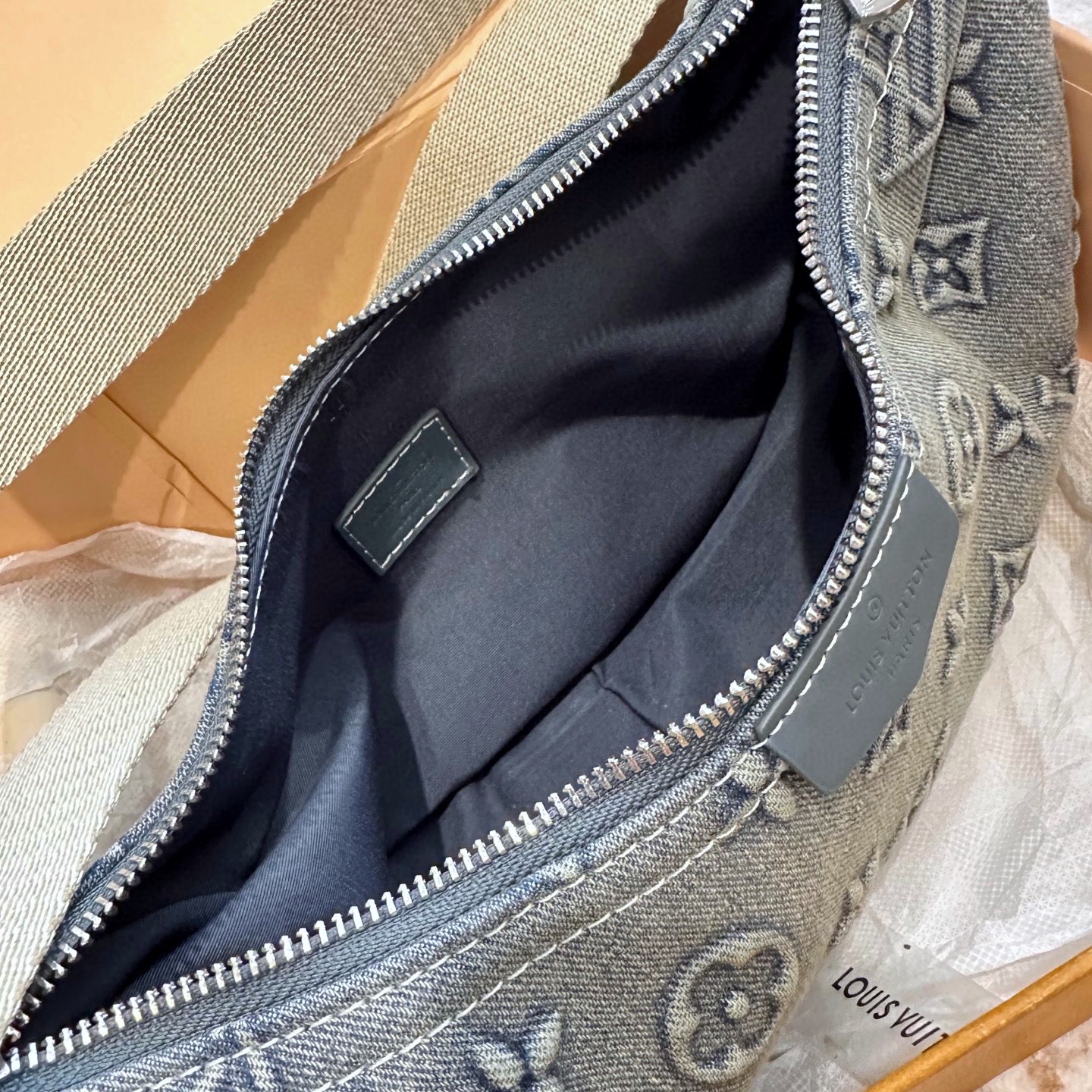 ルイ ヴィトン ( Louis Vuitton)デニム ショルダーバッグ 30cm