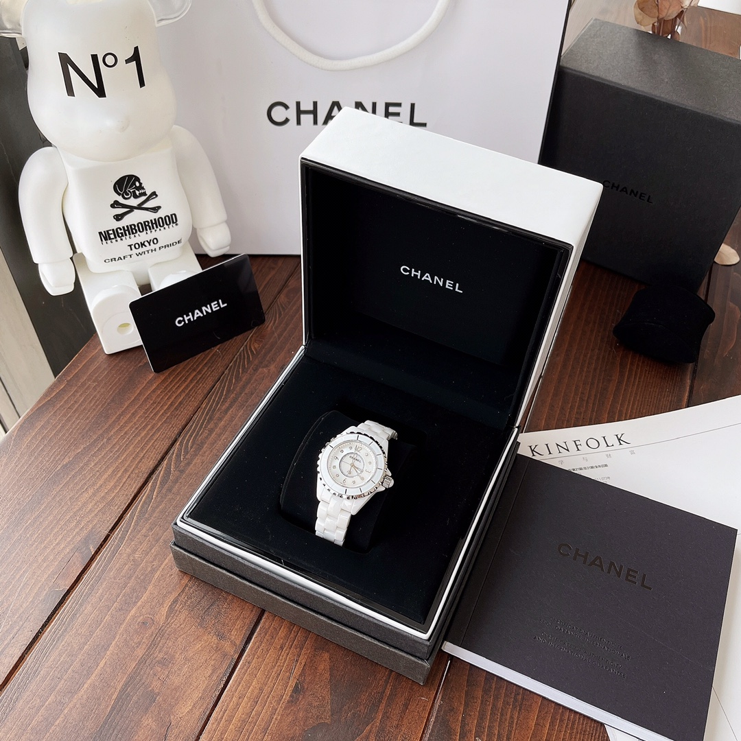 シャネル(Chanel) セラミック J12 時計  白 33mm