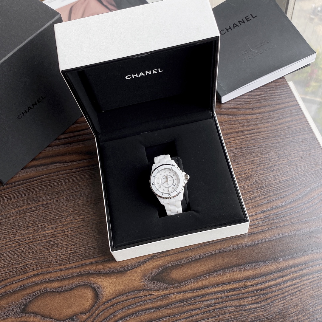 シャネル(Chanel) セラミック J12 時計  白 33mm