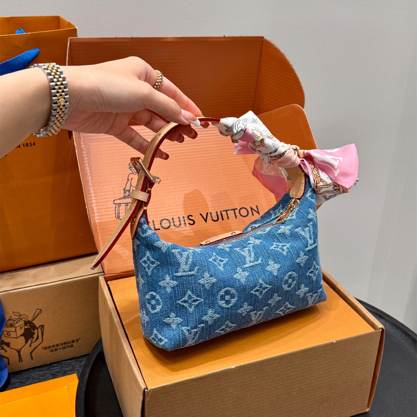 ルイ ヴィトン ( Louis Vuitton)デニム 小さめ 肩掛け バッグ 18cm