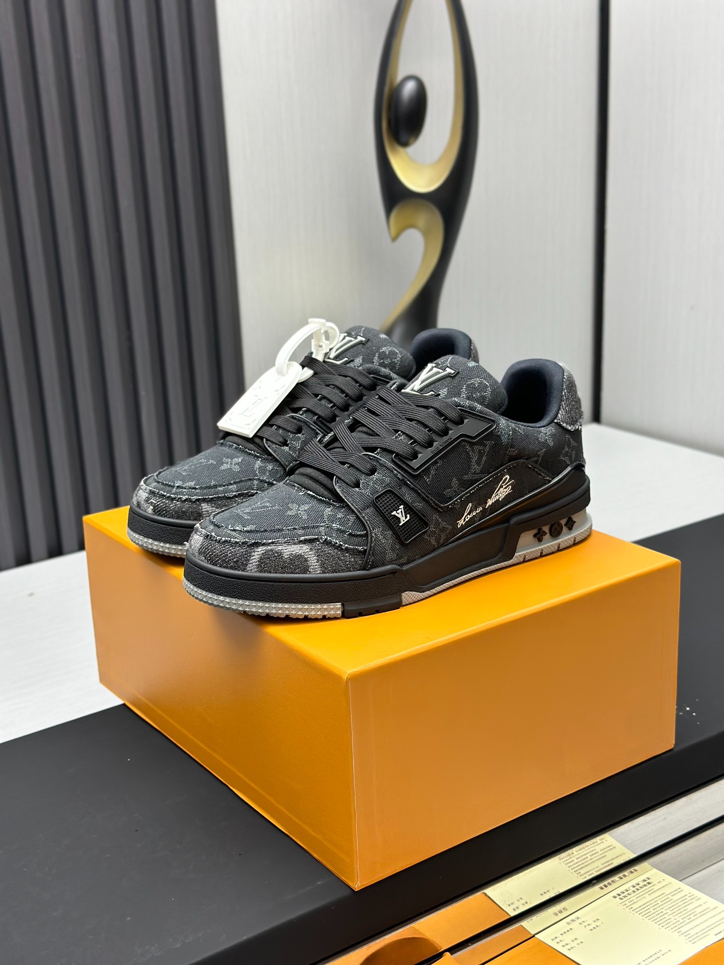 2026SS LV Trainer スニーカー ブラック ユニセックス 