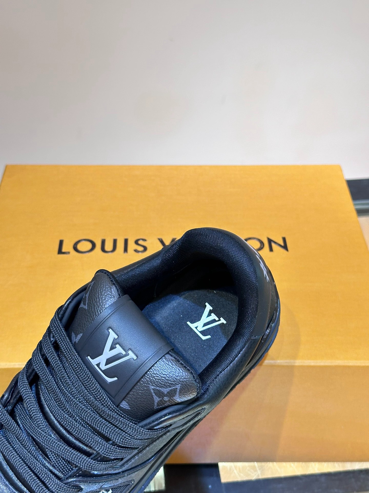 2026SS LV Trainer スニーカー ブラック ユニセックス 