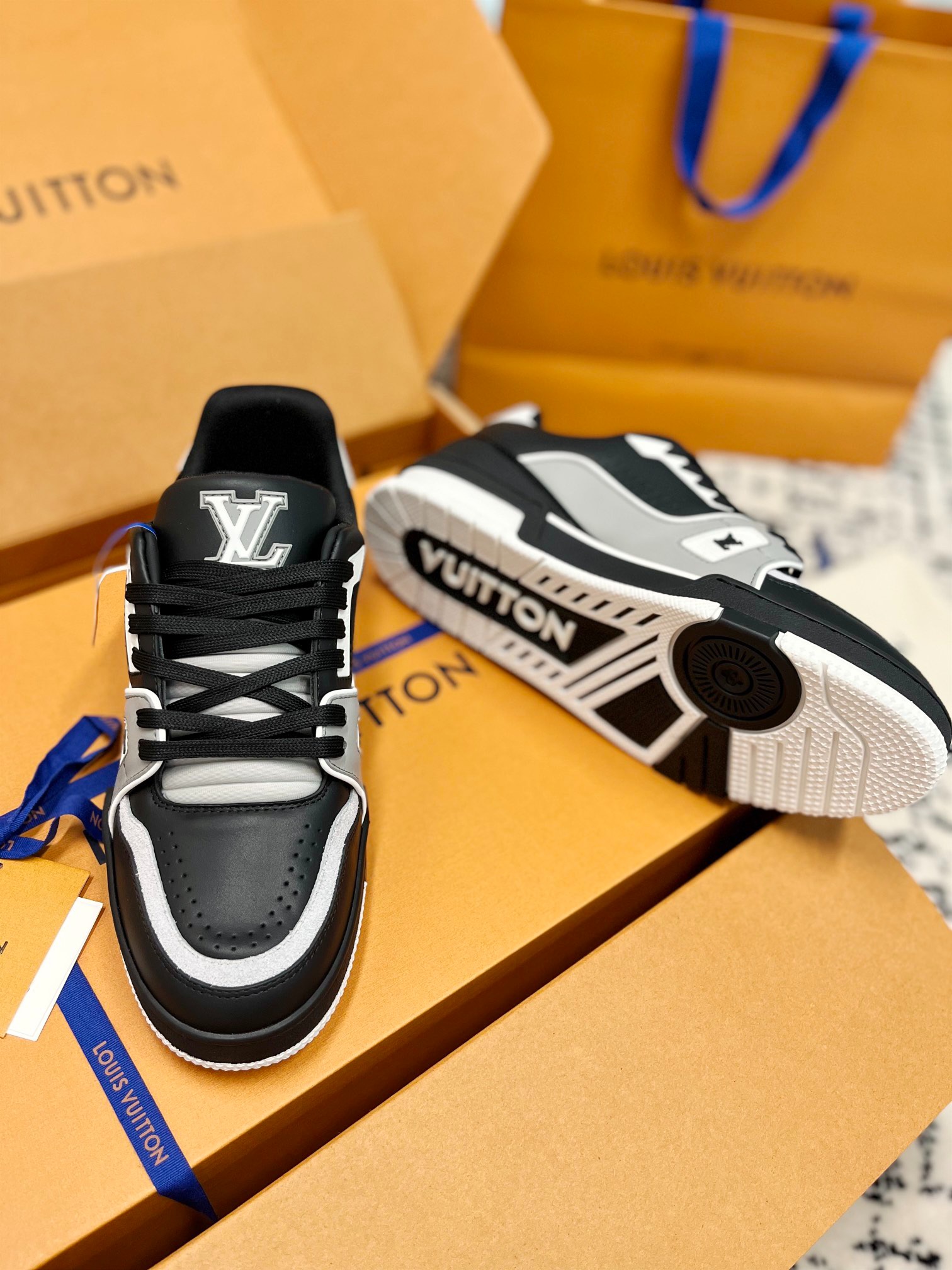2026SS LV Trainer スニーカー ブラック ユニセックス 