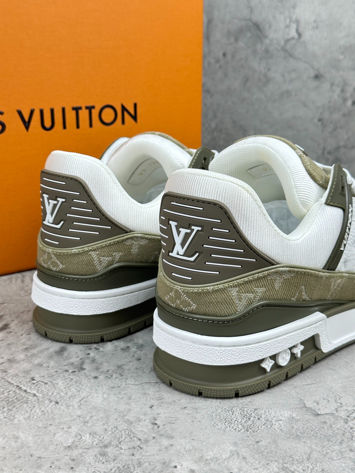 2026SS LV Trainer スニーカー  ユニセックス 